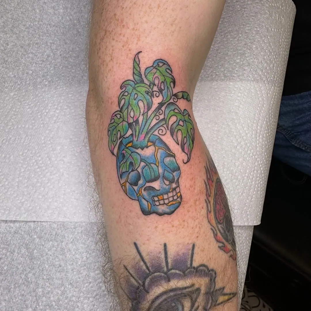 Bold line traditional tattoo at XOXO Dublin